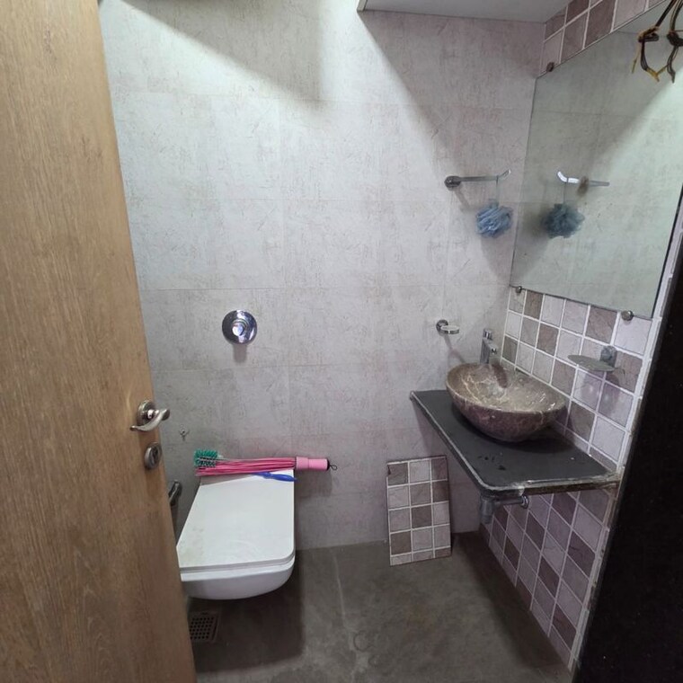 Bathroom, sindhi-society 2 Bedroom 1040 Sq.Ft. Apartment In Chembur Mumbai 9871483