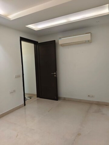 Room in 3 BHK Builder Floor at Green Park – for Rent