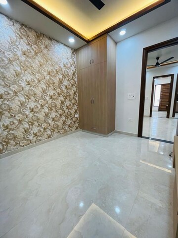 Room in 2 BHK Builder Floor at RPS Palm Drive, Khedi Road – for Rent