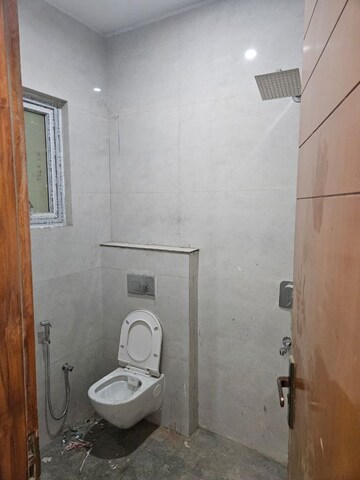 Bathroom in 6 BHK Villa at RWA Apartments Sector 52, Sector 52 – for Rent