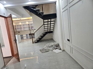 Staircase in 6 BHK Villa at RWA Apartments Sector 52, Sector 52 – for Rent