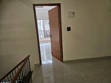 Room in 6 BHK Villa at RWA Apartments Sector 52, Sector 52 – for Rent