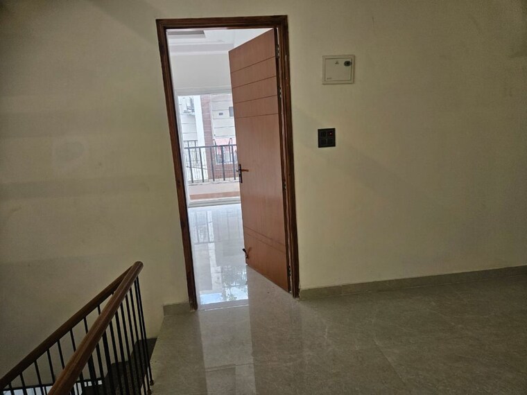 Room, rwa-apartments-sector-52 6 Bedroom 450 Sq.Mt. Villa In Sector 52 Noida 9871539