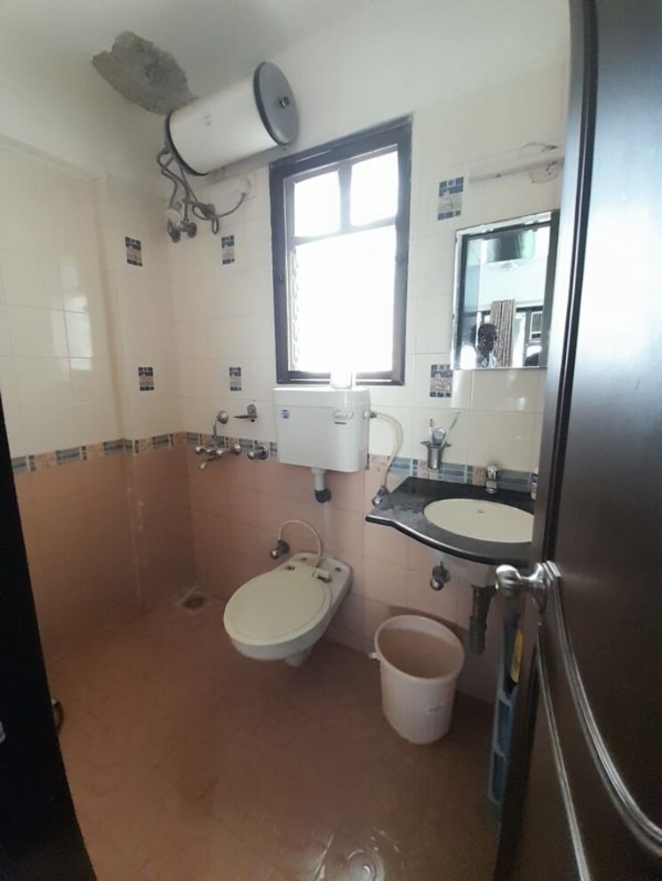 Bathroom, sai-krupa-chs-kandivali 1 Bedroom 536 Sq.Ft. Apartment In Kandivali West Mumbai 9871521