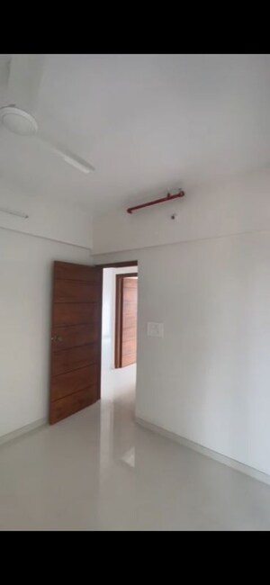 Room in 2 BHK Apartment at Yash Trinity, Dadar West – for Rent