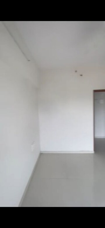 Room in 2 BHK Apartment at Yash Trinity, Dadar West – for Rent