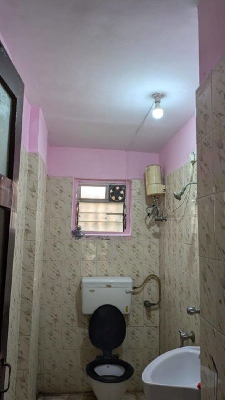 Bathroom, nerul sector 21 Pg For Girls In Nerul Sector 21 9871558