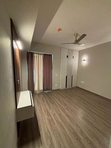 Room in 3 BHK Builder Floor at Sushant Lok 2, Sector 57 – for Rent