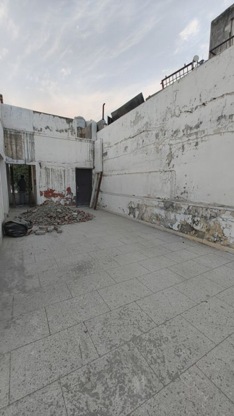 Exterior View, greater kailash i Commercial Showroom 1500 Sq.Ft. In Greater Kailash I Delhi 9871662