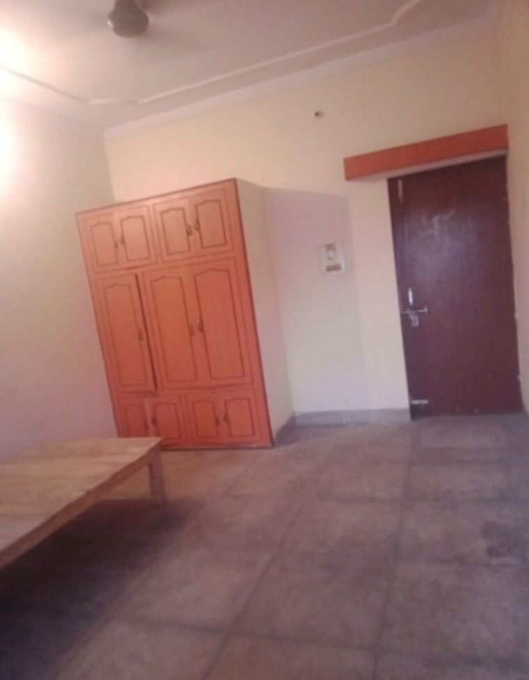 Room, aliganj 1 RK 700 Sq.Ft. Villa In Aliganj Lucknow 9871672