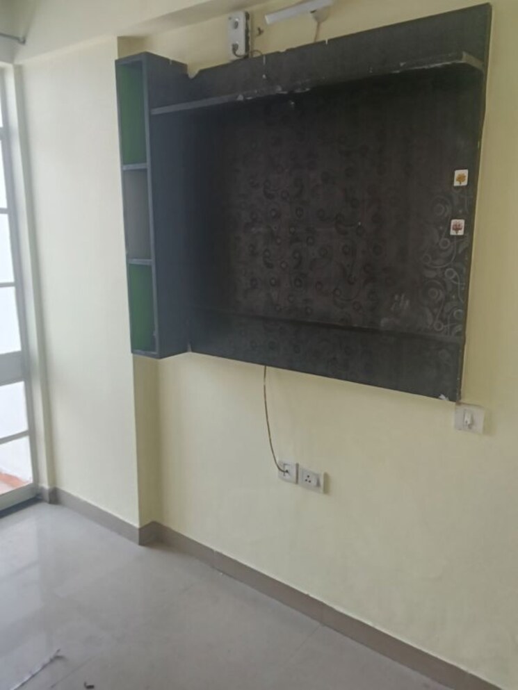 Room, zara-aavaas 1.5 Bedroom 300 Sq.Ft. Apartment In Sector 104 Gurgaon 9871660