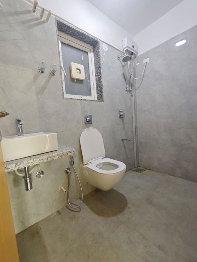 Bathroom, vaibhav-queens-park 3 Bedroom 1100 Sq.Ft. Apartment In Chembur Mumbai 9871658