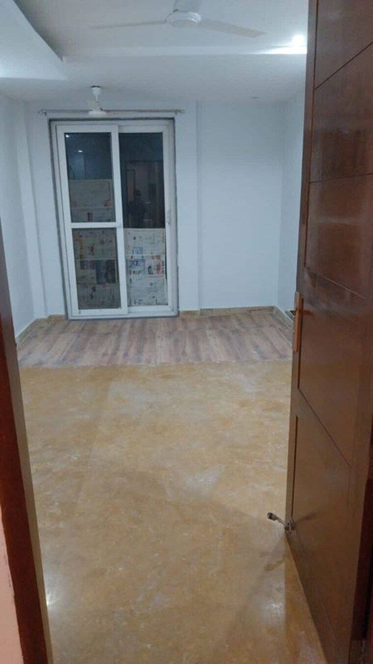 Room, sector 46 3 Bedroom 2100 Sq.Ft. Builder Floor In Sector 46 Gurgaon 9871683