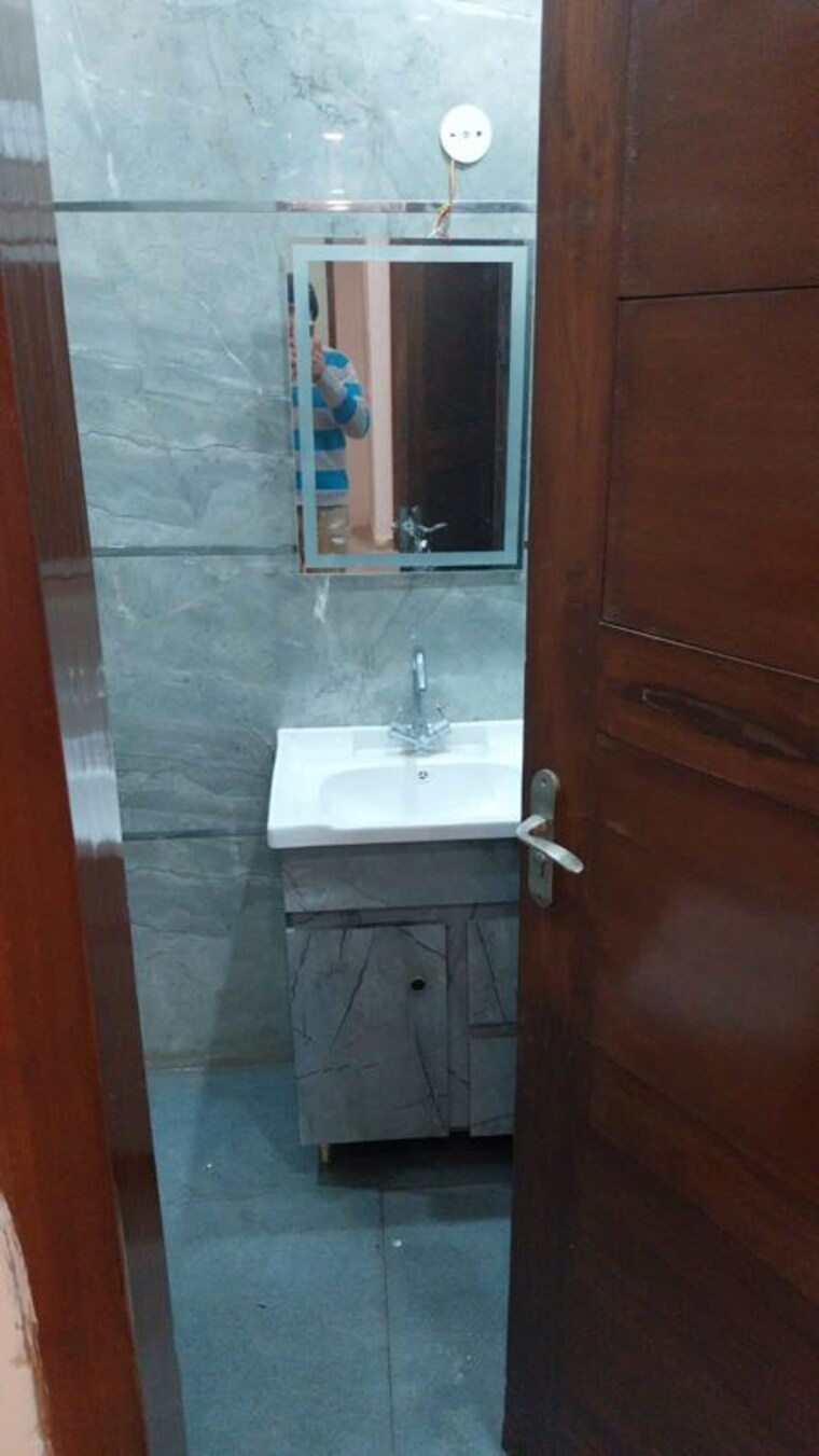 Bathroom, sector 46 3 Bedroom 2100 Sq.Ft. Builder Floor In Sector 46 Gurgaon 9871683