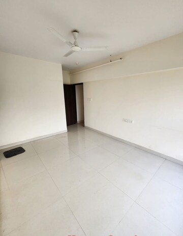 Room in 3 BHK Apartment at Shreedham Classic, Goregaon West – for Sale