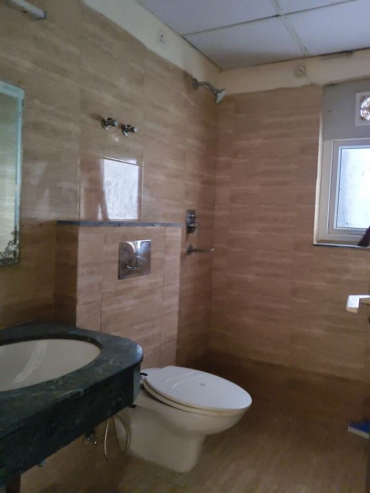 Bathroom, bptp-discovery-park 3 Bedroom 925 Sq.Ft. Apartment In Sector 80 Faridabad 9871710