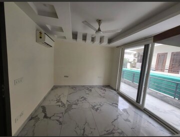 Room in 3 BHK Builder Floor at Sector 46 – for Rent