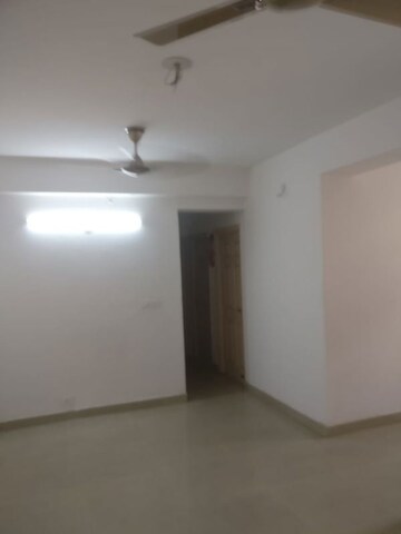 Room in 3 BHK Apartment at Supertech Cape Town, Sector 74 – for Rent