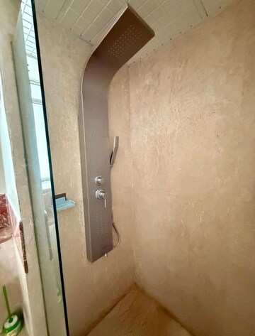 Building Lobby in 3 BHK Apartment at Parsvnath Exotica, Sector 53 – for Rent