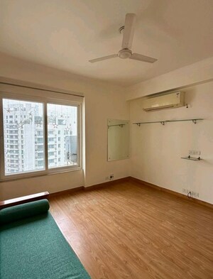 Room in 3 BHK Apartment at Parsvnath Exotica, Sector 53 – for Rent