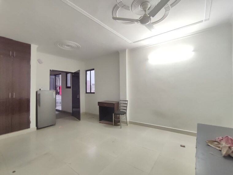 Room, saket 1 RK 250 Sq.Ft. Builder Floor In Saket Delhi 9871832