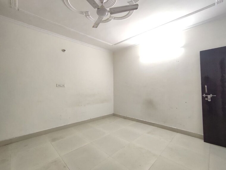Room, saket 1 RK 250 Sq.Ft. Builder Floor In Saket Delhi 9871832