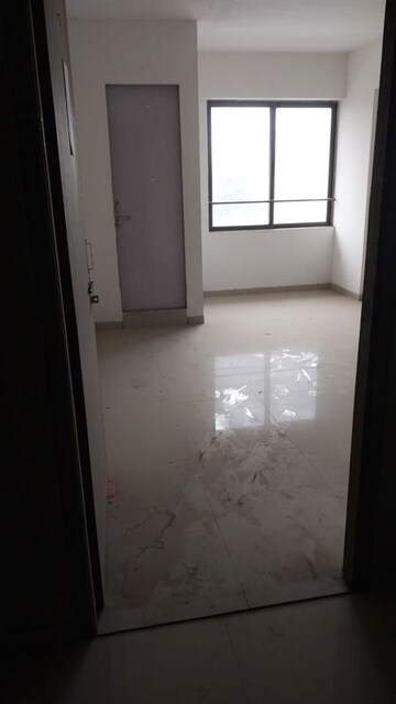 Room in  Shop at Vasna – for Rent