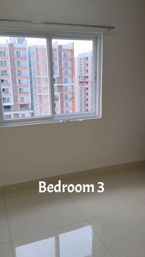 Room in 4 BHK Apartment at Prestige Beverly Hills, Kokapet – for Rent