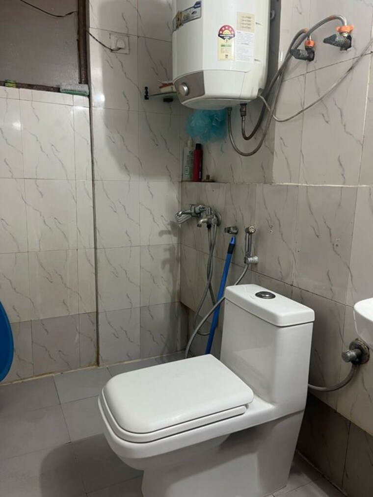 Bathroom, sector 82 2 Bedroom 500 Sq.Ft. Apartment In Sector 82 Faridabad 9871907