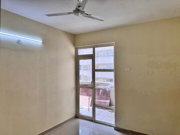 Room in 2 BHK Apartment at Pyramid Elite, Sector 86 – for Rent