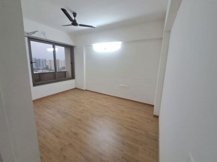 Room, vastrapur 3 Bedroom 1615 Sq.Ft. Apartment In Vastrapur Ahmedabad 9871893