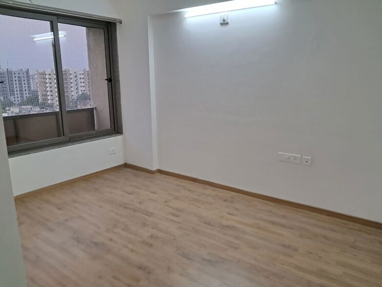 Room, vastrapur 3 Bedroom 1615 Sq.Ft. Apartment In Vastrapur Ahmedabad 9871893