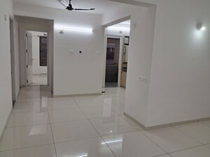 Room in 3 BHK Apartment at Vastrapur – for Rent