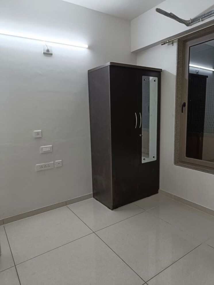 Room, vastrapur 3 Bedroom 1615 Sq.Ft. Apartment In Vastrapur Ahmedabad 9871893