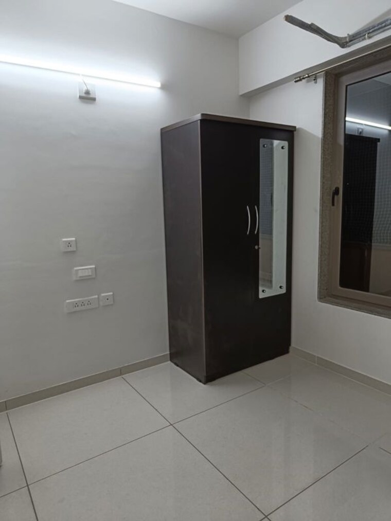 Room, vastrapur 3 Bedroom 1615 Sq.Ft. Apartment In Vastrapur Ahmedabad 9871893