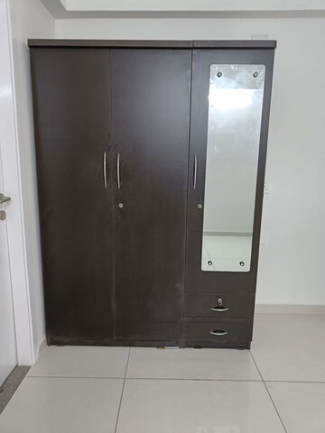 Room in 3 BHK Apartment at Vastrapur – for Rent