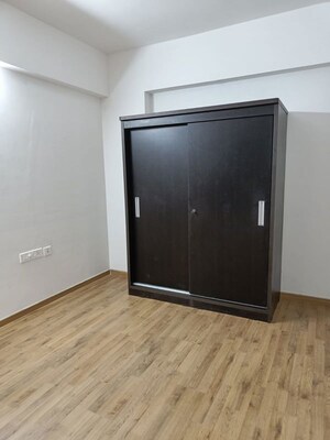 Room in 3 BHK Apartment at Vastrapur – for Rent