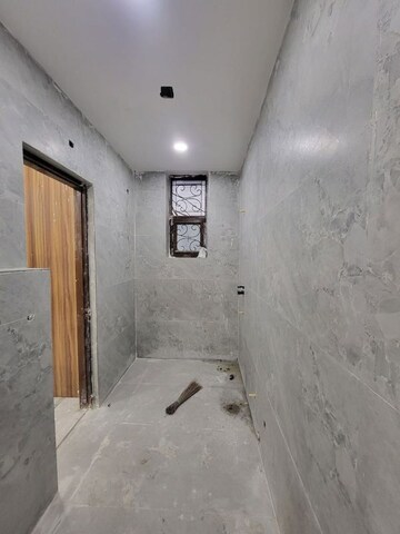 Bathroom in 4 BHK Builder Floor at Green Fields Colony – for Rent
