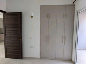 Room in 3 BHK Apartment at Smart World Orchard, Sector 61 – for Rent