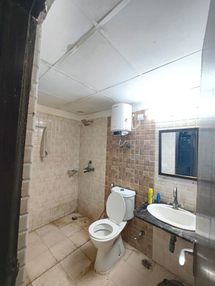 Bathroom, gardenia-gateway 3.5 Bedroom 1700 Sq.Ft. Apartment In Sector 75 Noida 9871961