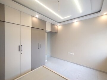 Room in 3 BHK Apartment at Mantri Lithos, Thanisandra – for Rent