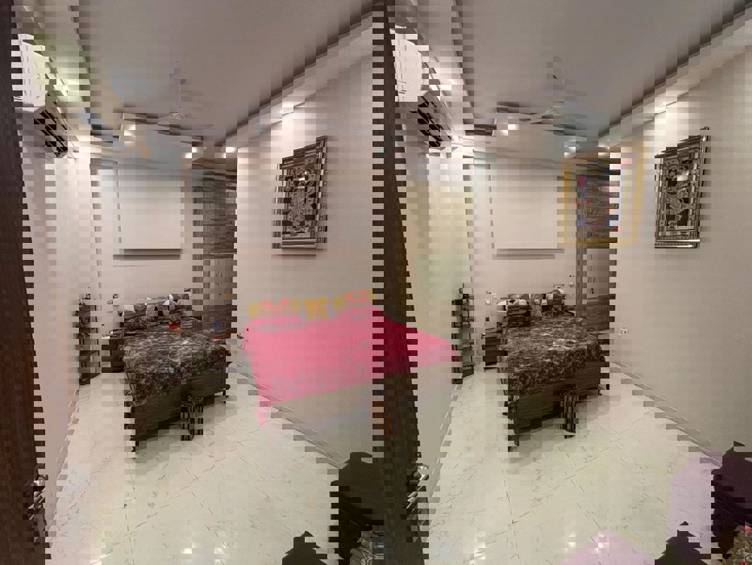 4 BHK + Pooja Room,Servant Room,Study Room,Extra Room Builder Floor For Rent in Green Fields Colony