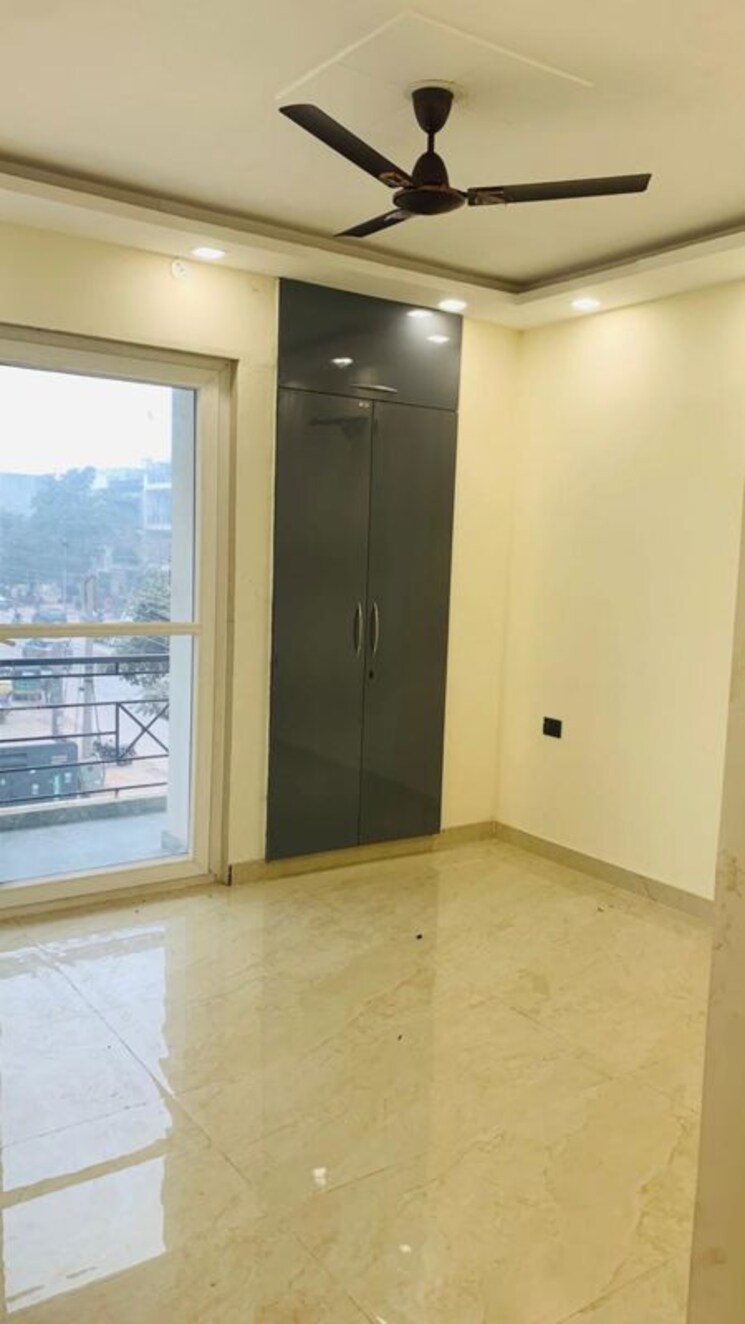 Room, green fields colony 4 Bedroom 350 Sq.Yd. Builder Floor In Green Fields Colony Faridabad 9871984