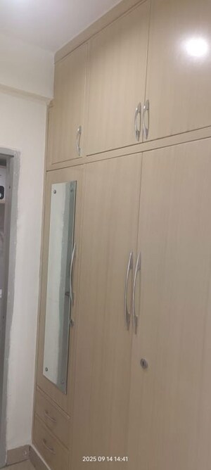 Furnished Amenities in 3 BHK Apartment at Sector 19b Dwarka – for Rent