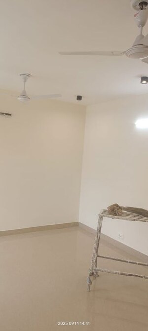 Room in 3 BHK Apartment at Sector 19b Dwarka – for Rent