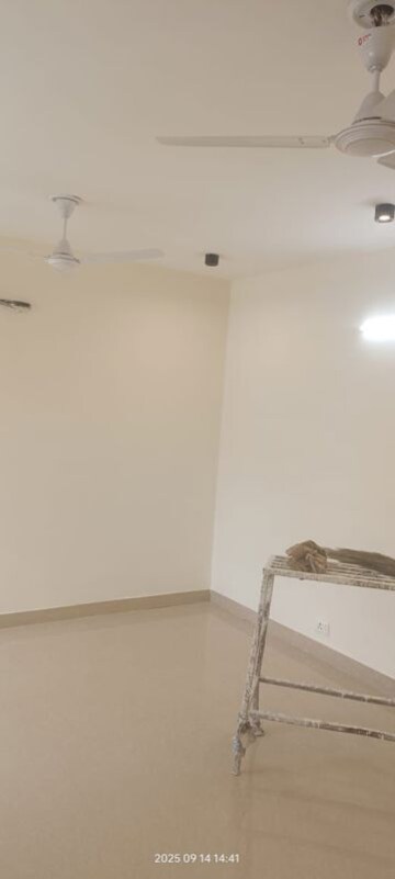 Room in 3 BHK Apartment at Sector 19b Dwarka – for Rent