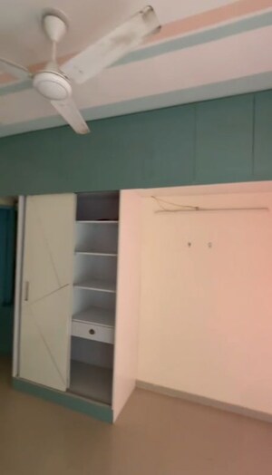 Room in 2 BHK Apartment at Pyramid Elite, Sector 86 – for Rent