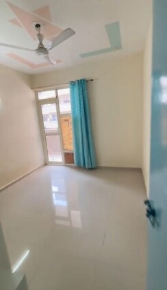 2 BHK + Servant Room Apartment For Rent in Pyramid Elite