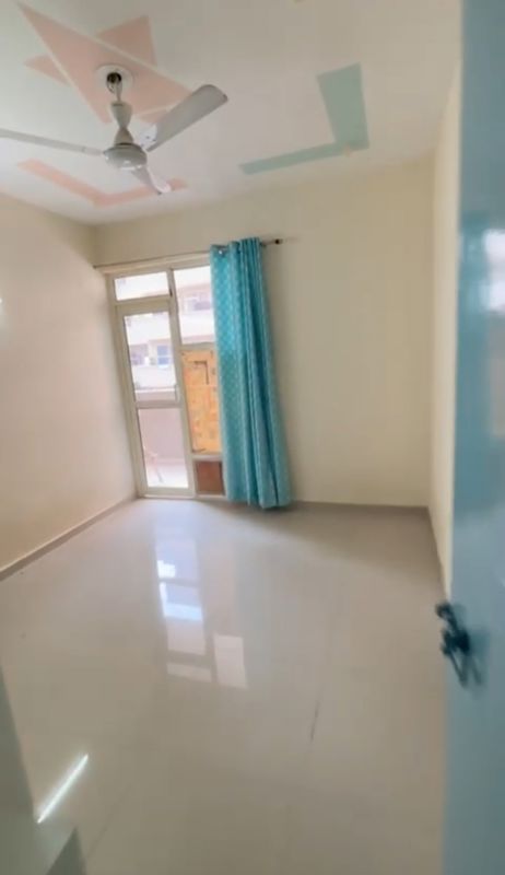 2 BHK + Servant Room Apartment For Rent in Pyramid Elite