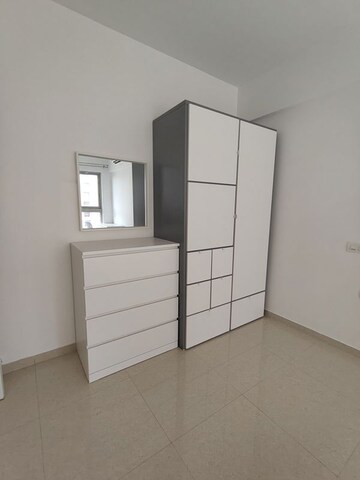 Room in 2 BHK Apartment at Hiranandani Fortune City, New Panvel – for Rent